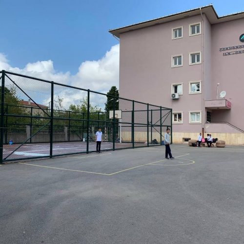Alemdağ Ortaokulu Basketbol Sahası Tel Çit Uygulaması
